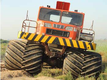 Repülőtéri jármű Amphibious truck Swamp truck  Used for: swamps, beaches, rivers, wetland material transportation, rescue and oil exploration: 2 kép.