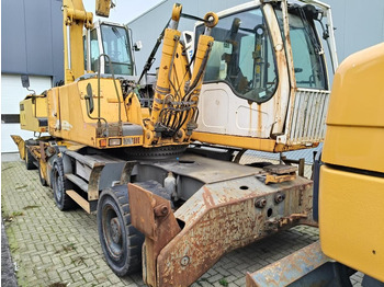Gumikerekes kotró LIEBHERR A 924