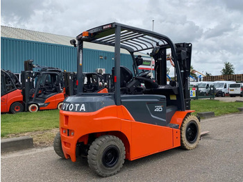 Elektromos targonca Toyota 8FBMT40: 2 kép.