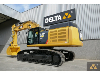 Lánctalpas kotró Caterpillar 352F: 4 kép. Lánctalpas kotró Caterpillar 352F: 4 kép.