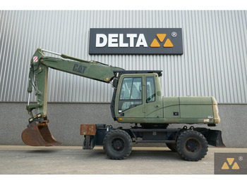 Gumikerekes kotró CATERPILLAR M318