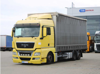 Ponyvás teherautó MAN TGX 24.440