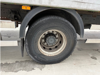 Ponyvás teherautó Mercedes-Benz Atego 1823*: 4 kép.