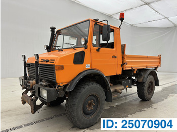 Billenőplatós teherautó UNIMOG