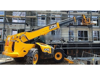Teleszkópos rakodó JCB