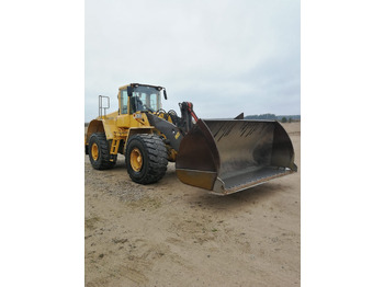 Gumikerekes homlokrakodó VOLVO L150E