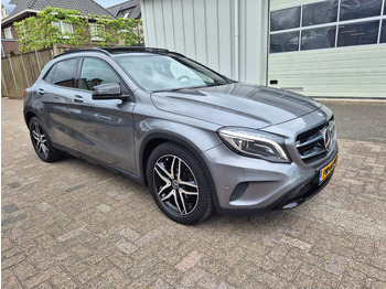 Szedán MERCEDES-BENZ