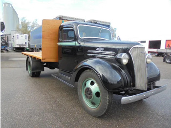 Platós teherautó Chevrolet 1 1/2 TON FLATBED: 3 kép.