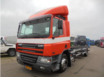 Dobozos felépítményű teherautó DAF CF