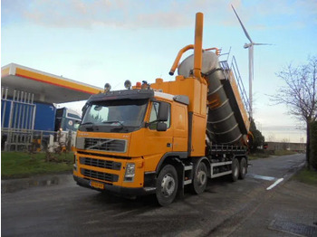 Szippantós autó VOLVO FM 400