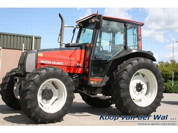 Traktor Valtra 900: 1 kép.