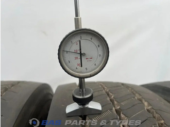 Gumiabroncs - Teherautó Continental Continental 245/70R17.5 HTR2+ 143/141 M+S 3PMSF gebruikte set: 3 kép. Gumiabroncs - Teherautó Continental Continental 245/70R17.5 HTR2+ 143/141 M+S 3PMSF gebruikte set: 3 kép.