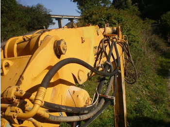 Gumikerekes kotró LIEBHERR A 900