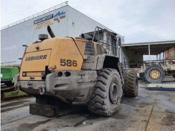 Gumikerekes homlokrakodó LIEBHERR L 586
