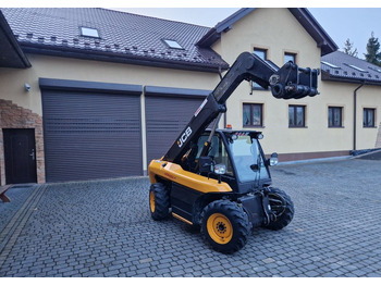 Teleszkópos rakodó JCB