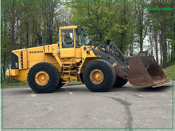 Gumikerekes homlokrakodó VOLVO L150E