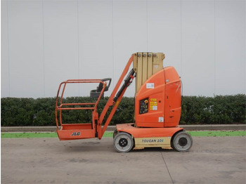 Oszlopos személyemelő JLG