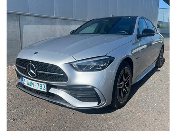 Szedán MERCEDES-BENZ
