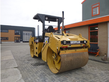 Úthenger CATERPILLAR CB-534D: 3 kép. Úthenger CATERPILLAR CB-534D: 3 kép.