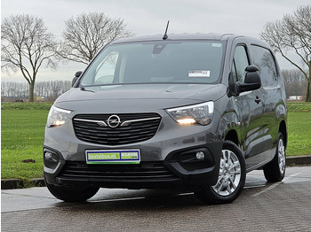 Dobozos kisteherautó OPEL