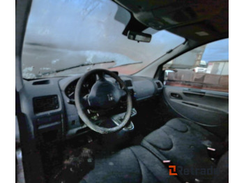 Autó En pen Peugeot Expert 2009-modell: 5 kép. Autó En pen Peugeot Expert 2009-modell: 5 kép.