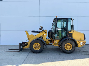 Gumikerekes homlokrakodó CATERPILLAR 906H