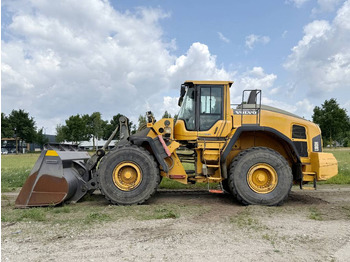 Gumikerekes homlokrakodó VOLVO L180H
