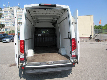Furgon Iveco Daily 35S16: 4 kép.