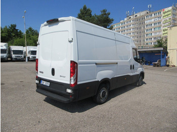 Furgon Iveco Daily 35S16: 3 kép.