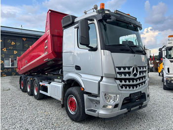 Billenőplatós teherautó Mercedes-Benz Arocs 3253 | TULOSSA: 3 kép.