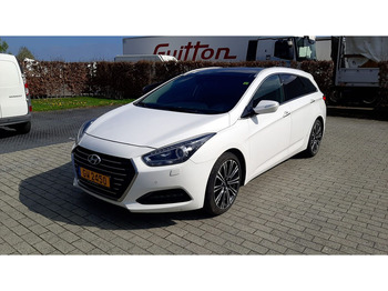 Autó Hyundai i40: 2 kép.