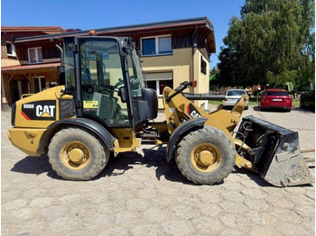 Gumikerekes homlokrakodó CATERPILLAR 906H