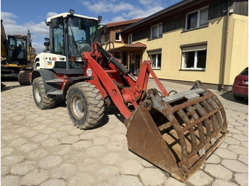 Gumikerekes homlokrakodó TEREX