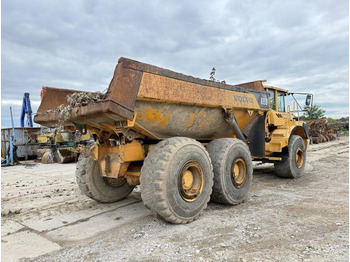 Csuklós dömper Volvo A35D: 4 kép.