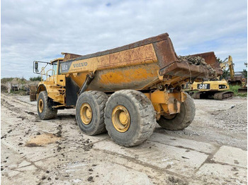 Csuklós dömper Volvo A35D: 3 kép.