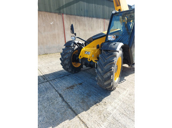 Teleszkópos rakodó 2021 JCB 527-58: 3 kép.