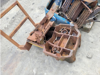 Felfüggesztés Fiat F130, F140, F120 Fwd Front Axle Support Frame Bolster 5147363, 5163236: 4 kép. Felfüggesztés Fiat F130, F140, F120 Fwd Front Axle Support Frame Bolster 5147363, 5163236: 4 kép.