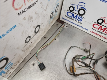 Kábel/ Kábelkorbácso New Holland Case Ts115a, Case Mxu Cab Roof Wiring Loom 82035435, 82032538: 2 kép. Kábel/ Kábelkorbácso New Holland Case Ts115a, Case Mxu Cab Roof Wiring Loom 82035435, 82032538: 2 kép.