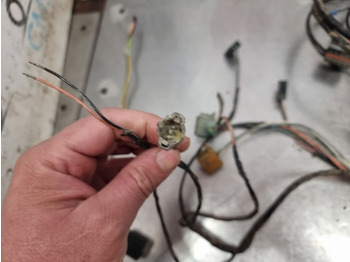 Kábel/ Kábelkorbácso New Holland Case Ts115a, Case Mxu Cab Roof Wiring Loom 82035435, 82032538: 5 kép. Kábel/ Kábelkorbácso New Holland Case Ts115a, Case Mxu Cab Roof Wiring Loom 82035435, 82032538: 5 kép.