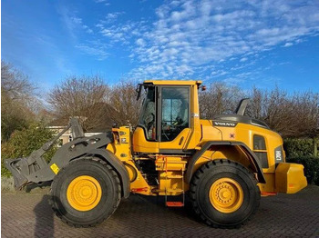 Gumikerekes homlokrakodó VOLVO L70H