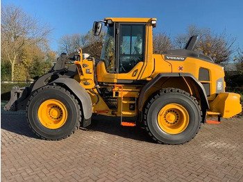 Gumikerekes homlokrakodó VOLVO L90H