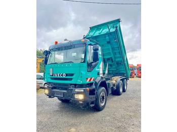Billenőplatós teherautó Iveco TRAKKER 450 6x4 WYWROTKA MELLER | EURO 5 | MANUAL | KLIMA | RETARDER | PRZEBIEG 364 000km !: 3 kép. Billenőplatós teherautó Iveco TRAKKER 450 6x4 WYWROTKA MELLER | EURO 5 | MANUAL | KLIMA | RETARDER | PRZEBIEG 364 000km !: 3 kép.