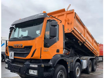 Billenőplatós teherautó IVECO Trakker