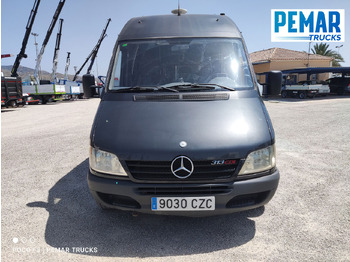 Kisteherautó MERCEDES-BENZ SPRINTER 313 CDI CAMPERIZADA: 2 kép. Kisteherautó MERCEDES-BENZ SPRINTER 313 CDI CAMPERIZADA: 2 kép.