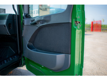 Ajtó és alkatrészek - Teherautó MERCEDES-BENZ ACTROS MP II DOOR LINING - PASSENGER: 2 kép.