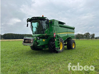 Kombájn JOHN DEERE S690