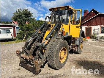 Gumikerekes homlokrakodó VOLVO L50