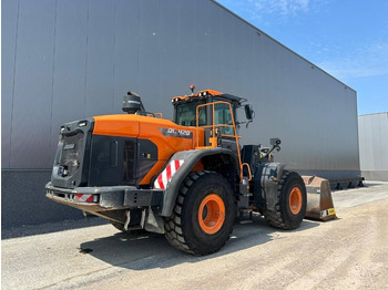 Gumikerekes homlokrakodó Doosan DL 420-7 (CDC): 5 kép.