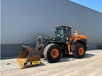 Gumikerekes homlokrakodó Doosan DL 420-7 (CDC): 2 kép.