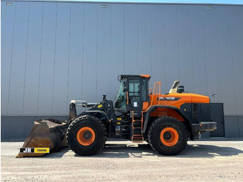 Gumikerekes homlokrakodó DOOSAN DL420